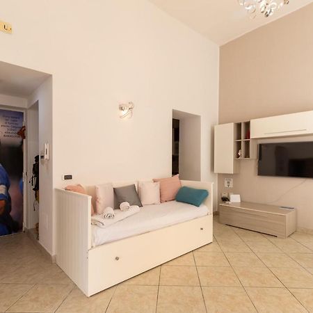 Apartment With Sea View With 2 Lifts Above Montesanto! 나폴리 외부 사진