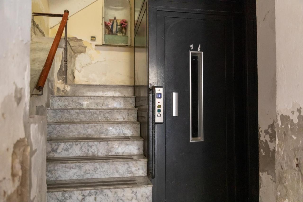 Apartment With Sea View With 2 Lifts Above Montesanto! 나폴리 외부 사진