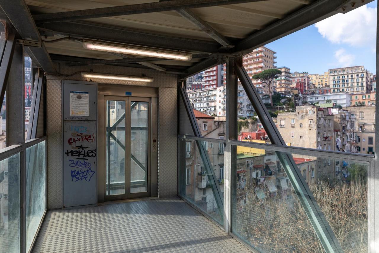 Apartment With Sea View With 2 Lifts Above Montesanto! 나폴리 외부 사진