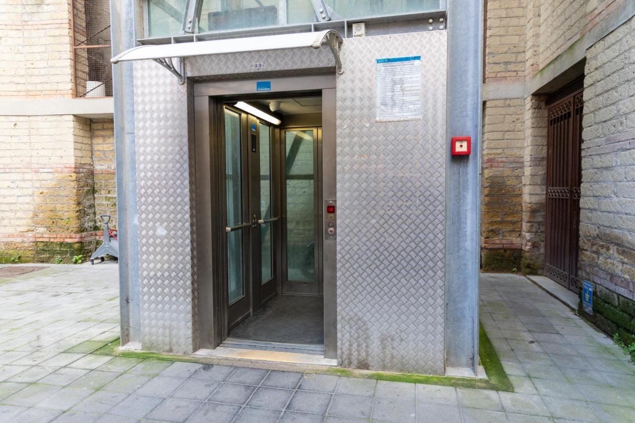 Apartment With Sea View With 2 Lifts Above Montesanto! 나폴리 외부 사진