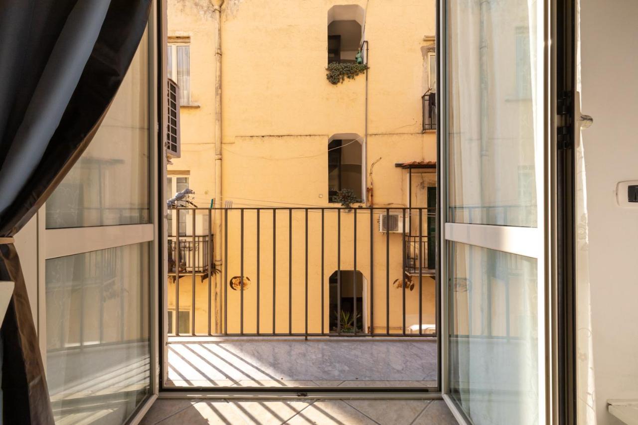 Apartment With Sea View With 2 Lifts Above Montesanto! 나폴리 외부 사진