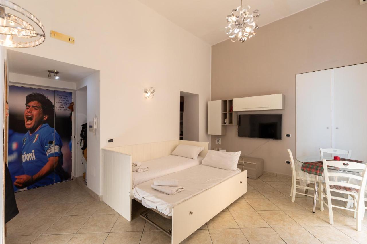 Apartment With Sea View With 2 Lifts Above Montesanto! 나폴리 외부 사진
