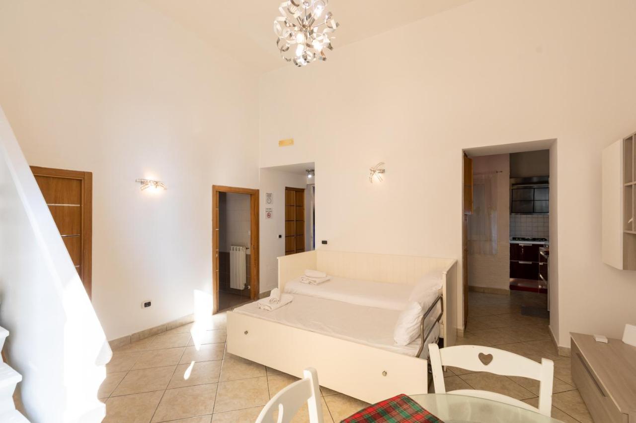 Apartment With Sea View With 2 Lifts Above Montesanto! 나폴리 외부 사진