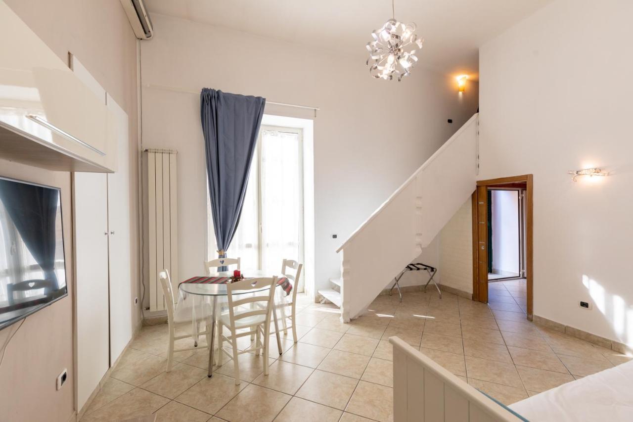 Apartment With Sea View With 2 Lifts Above Montesanto! 나폴리 외부 사진